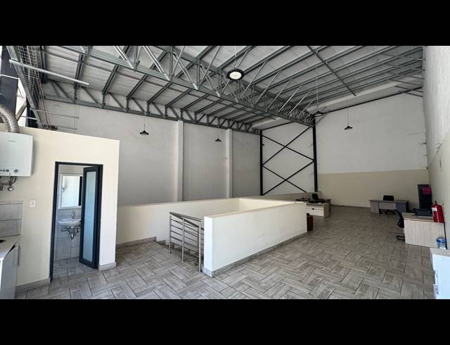 338M² WAREHOUSE TO LET IN LINBRO PARK